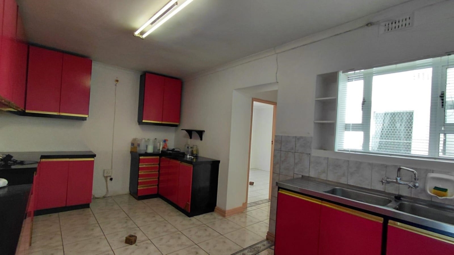 3 Bedroom Property for Sale in Wynberg Western Cape